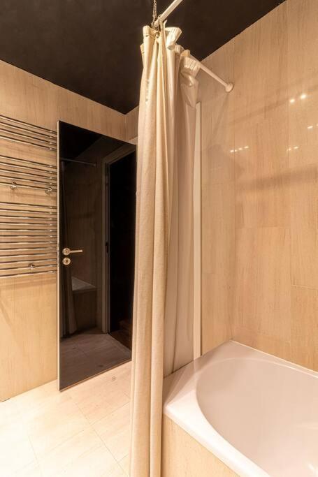 Chiado Deluxe Modern Feel 3 Bedroom Lissabon