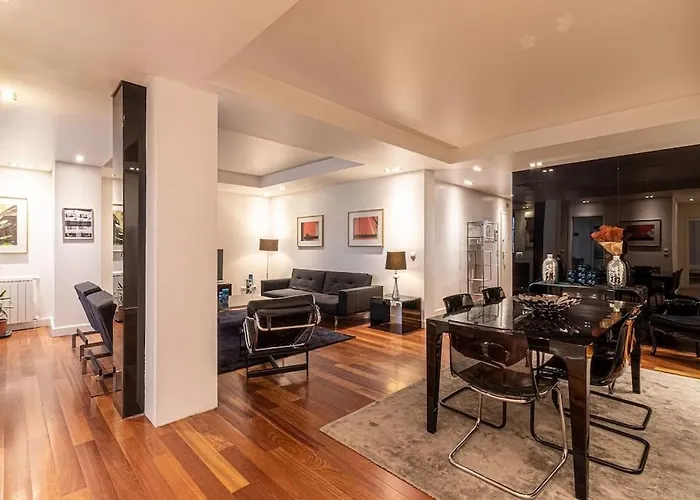 Chiado Deluxe Modern Feel 3 Bedroom Apartment