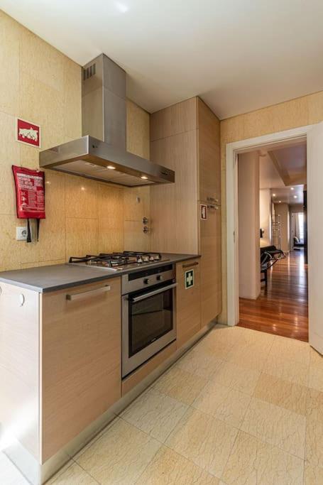 Chiado Deluxe Modern Feel 3 Bedroom Apartment *
