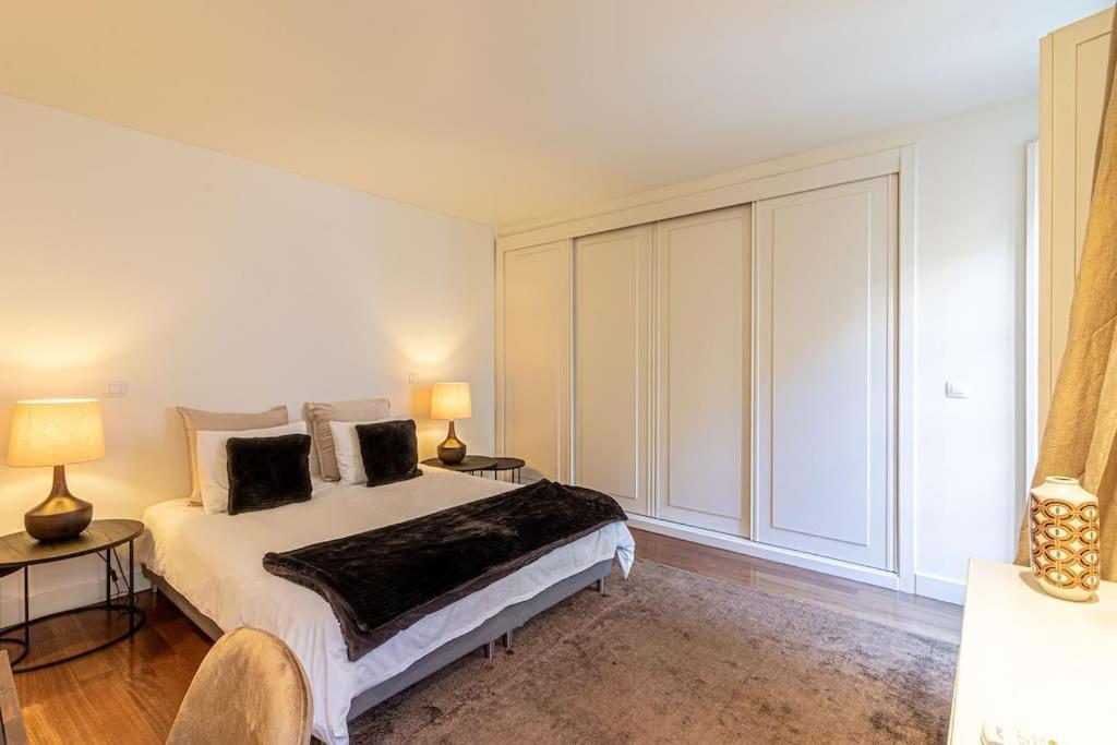 Chiado Deluxe Modern Feel 3 Bedroom Apartment Lissabon
