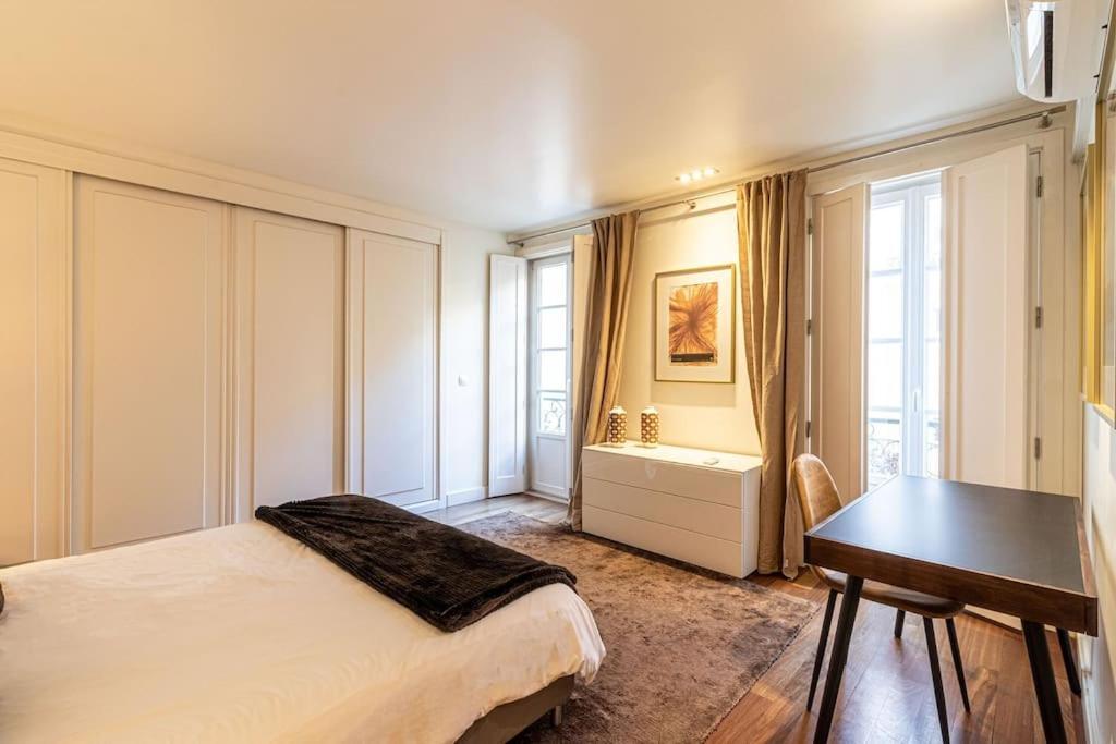 Apartment Chiado Deluxe Modern Feel 3 Bedroom *