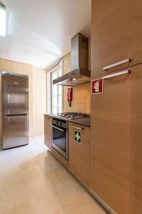 Chiado Deluxe Modern Feel 3 Bedroom Apartment Lissabon