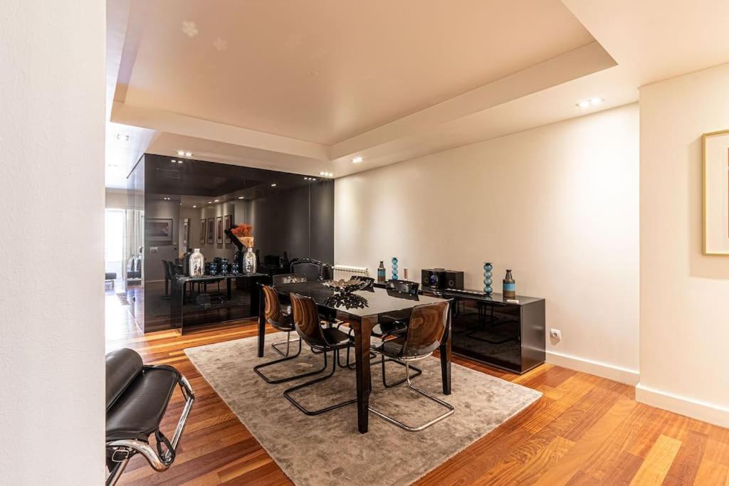 Chiado Deluxe Modern Feel 3 Bedroom Apartment *