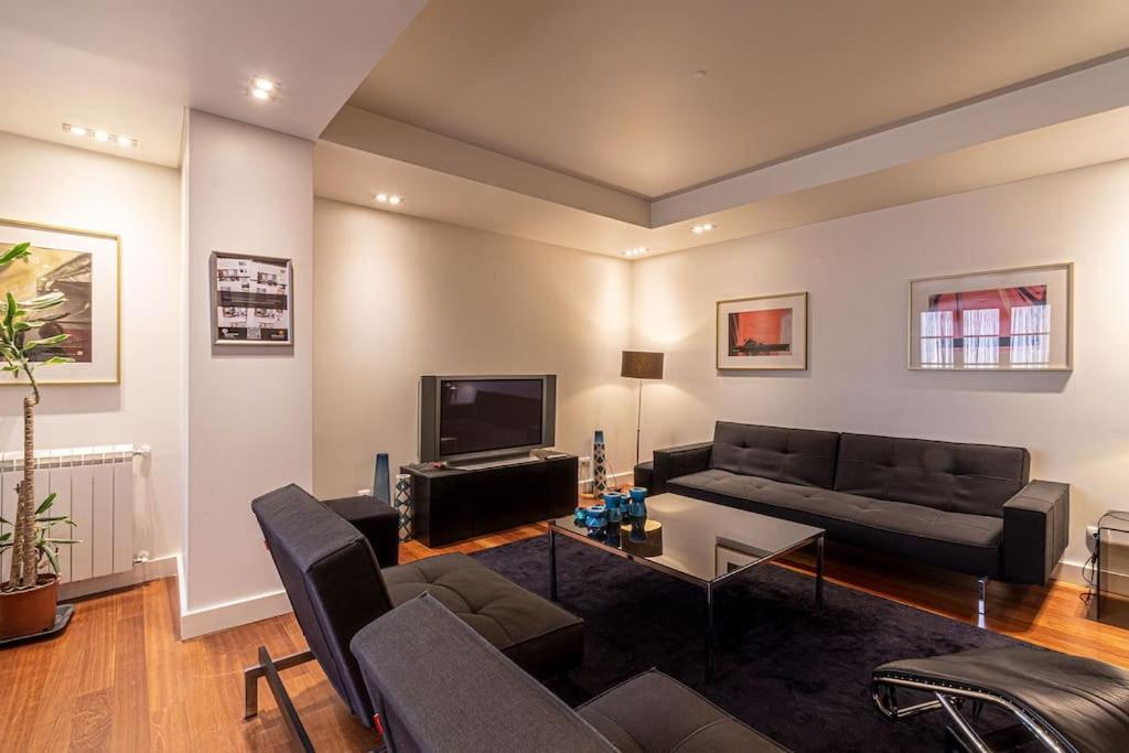 Chiado Deluxe Modern Feel 3 Bedroom Apartment Lissabon