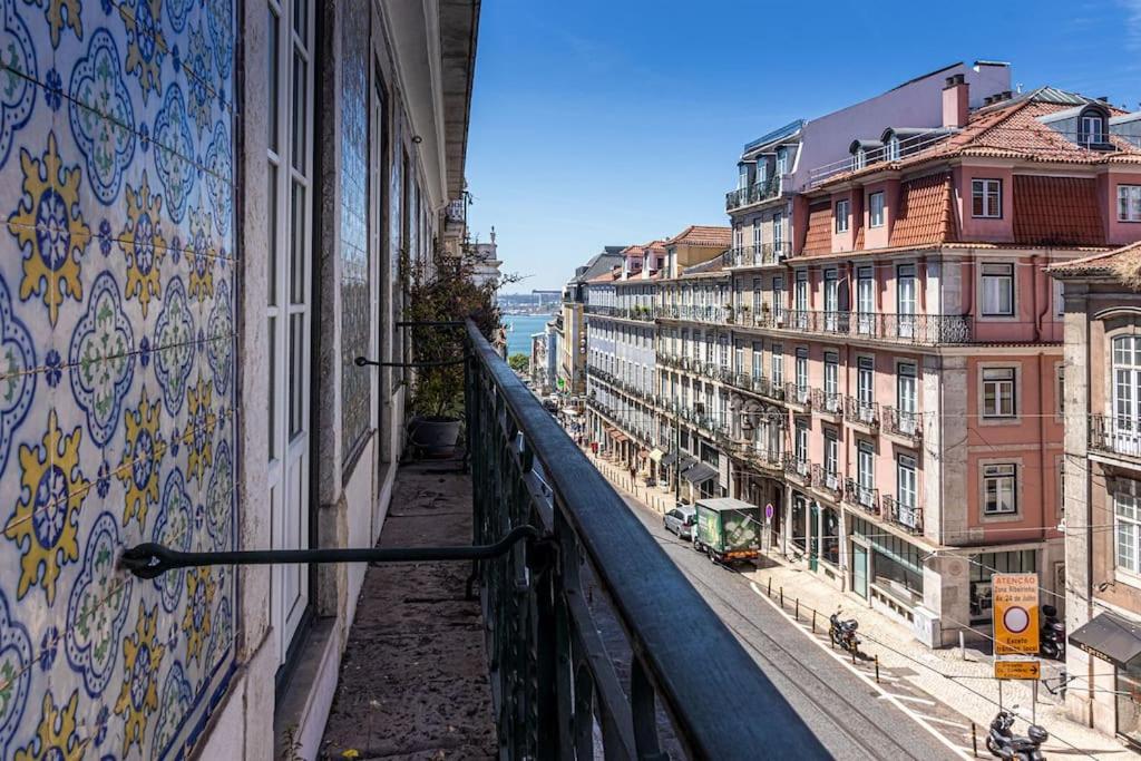 Apartment Chiado Deluxe Modern Feel 3 Bedroom *